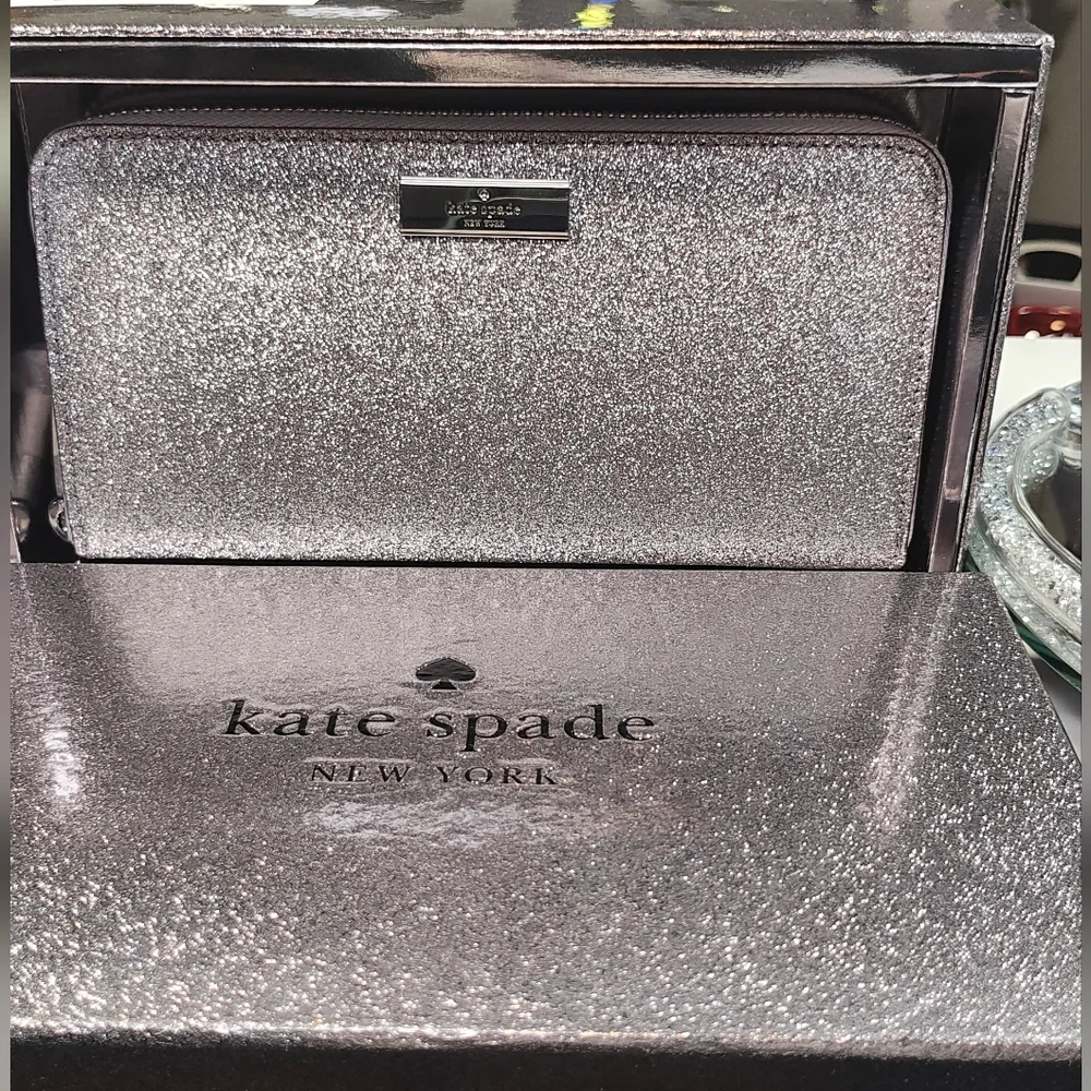 Kate Spade New York Kenzie Boxed Glitter Large Continental Wallet - Picture 3 of 11